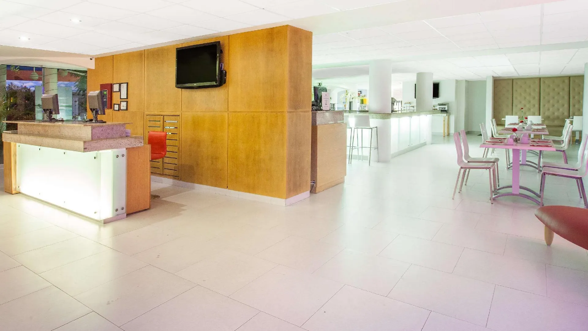 Adhara Express Hotel Cancún
