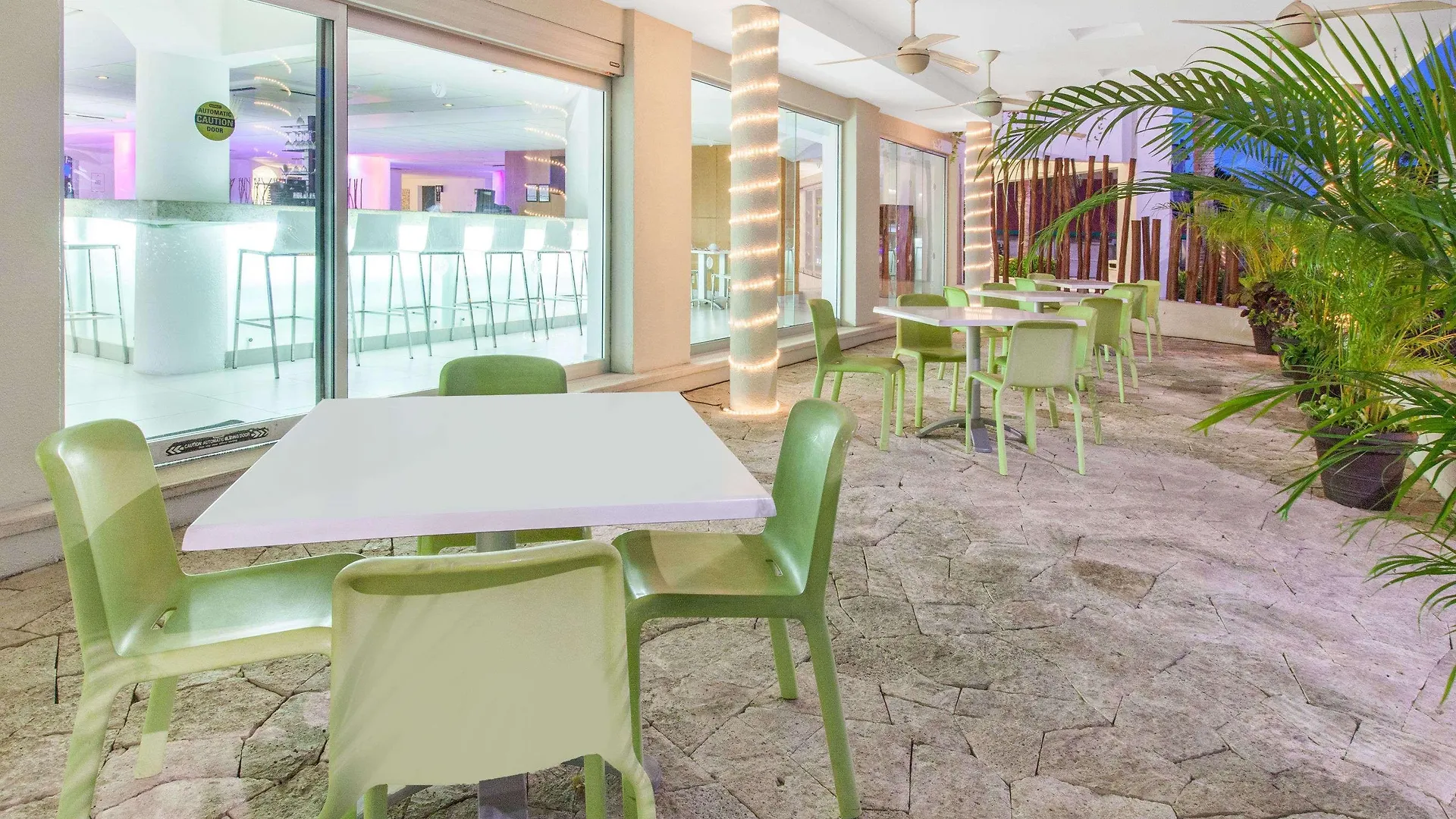 Adhara Express Hotel Cancún 3*,
