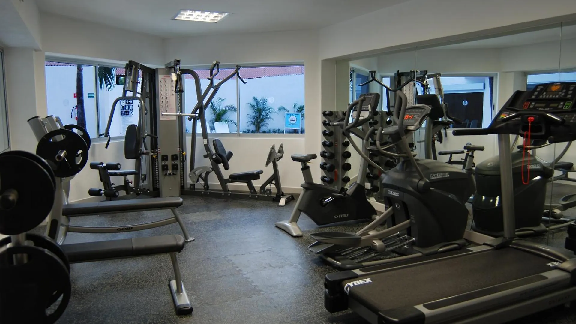 Adhara Express Hotel Cancún
