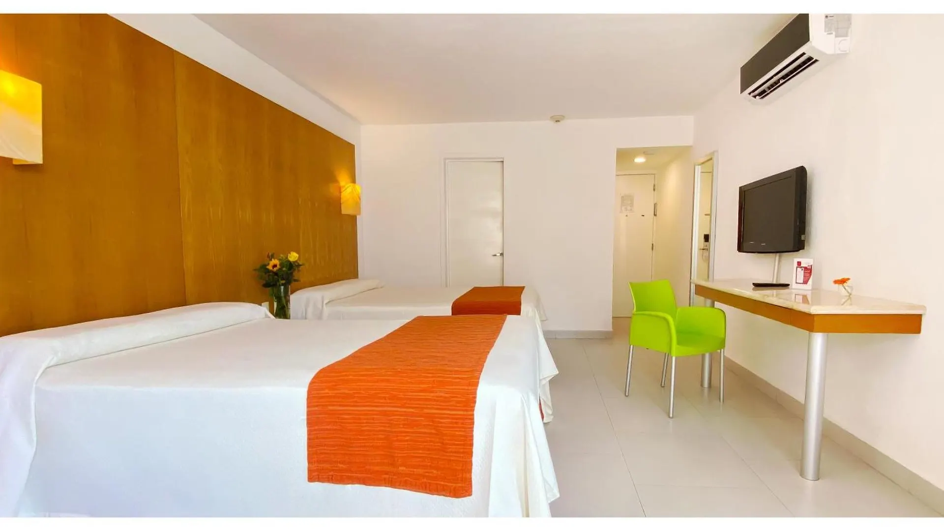Adhara Express Hotel Cancún