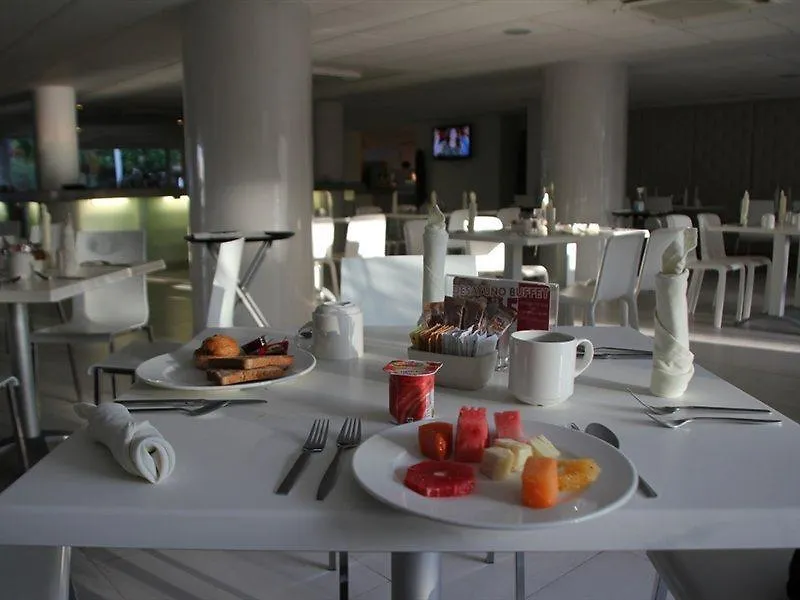 Adhara Express Hotel Cancún