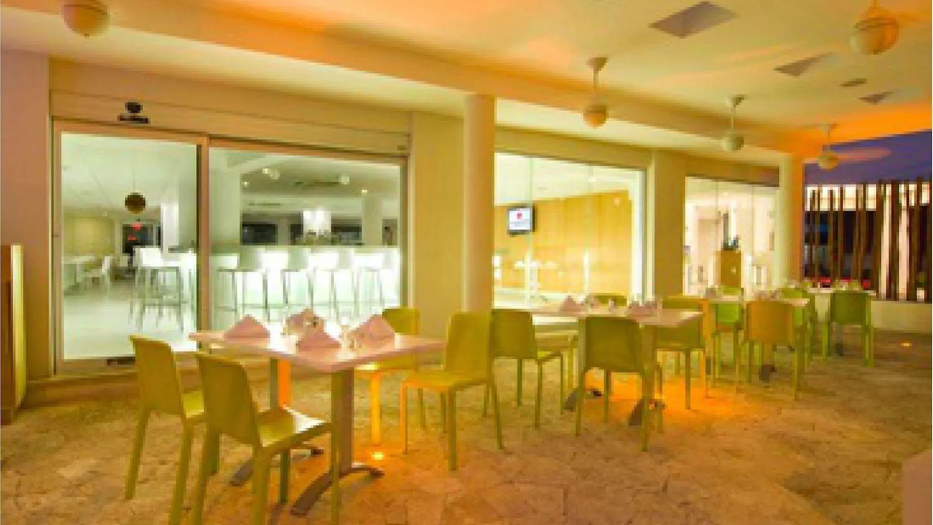 Adhara Express Hotel Cancún