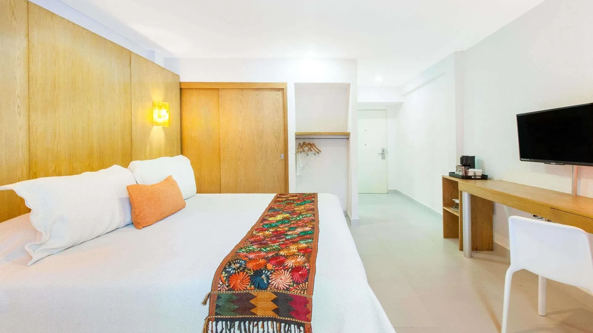 Adhara Express Hotel Cancún
