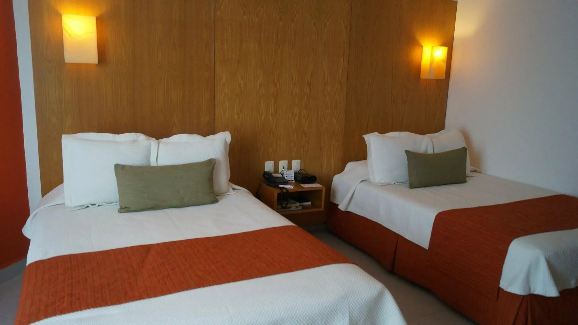 Adhara Express Hotel Cancún